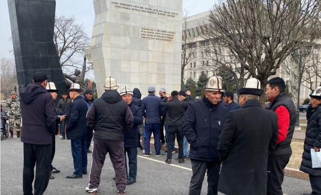 Суд продлил запрет на проведение митингов в центре Бишкека&nbsp;