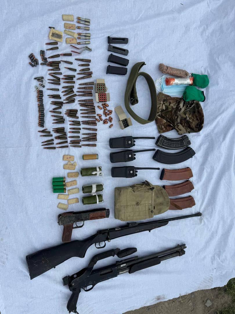 Чүйдө Көлбаевдин кылмыштуу тобуна таандык курал-жарактар табылды
&nbsp;
&nbsp;