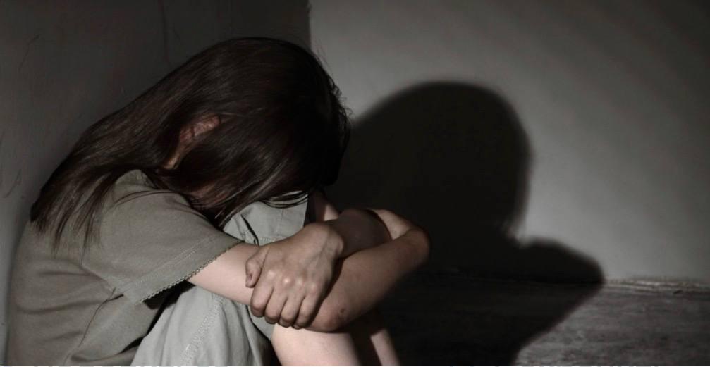 Токмокто мугалим 13 жаштагы мектеп окуучусун зордуктоого шектелүүдө
&nbsp;