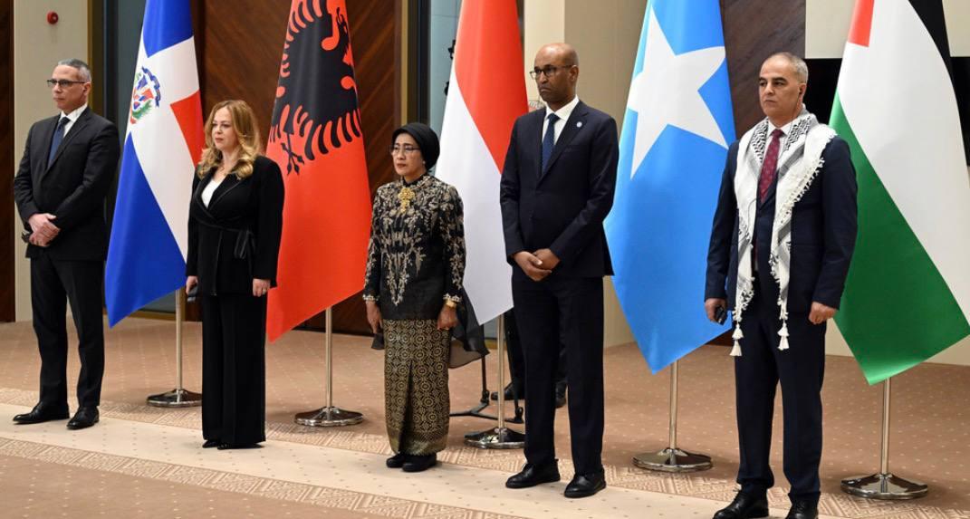 Садыр Жапаров бир катар элчиден ишеним грамоталарын кабыл алды