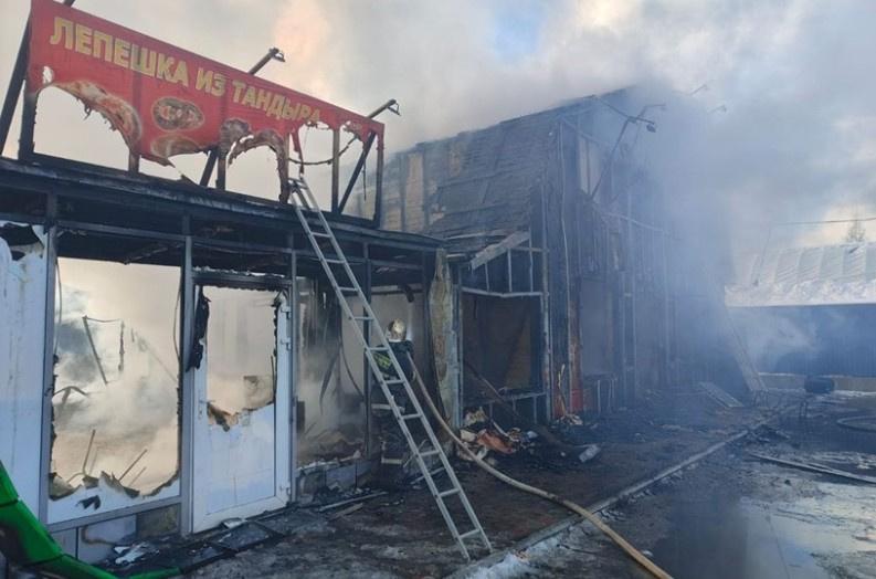 Пятеро кыргызстанцев пострадали при пожаре в кафе в российском поселке (фото)