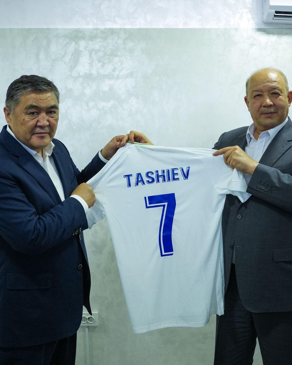 Камчыбек Ташиев Өзбекстандын футбол боюнча курамасын Дүйнө чемпиондугуна чыгышы менен куттуктады