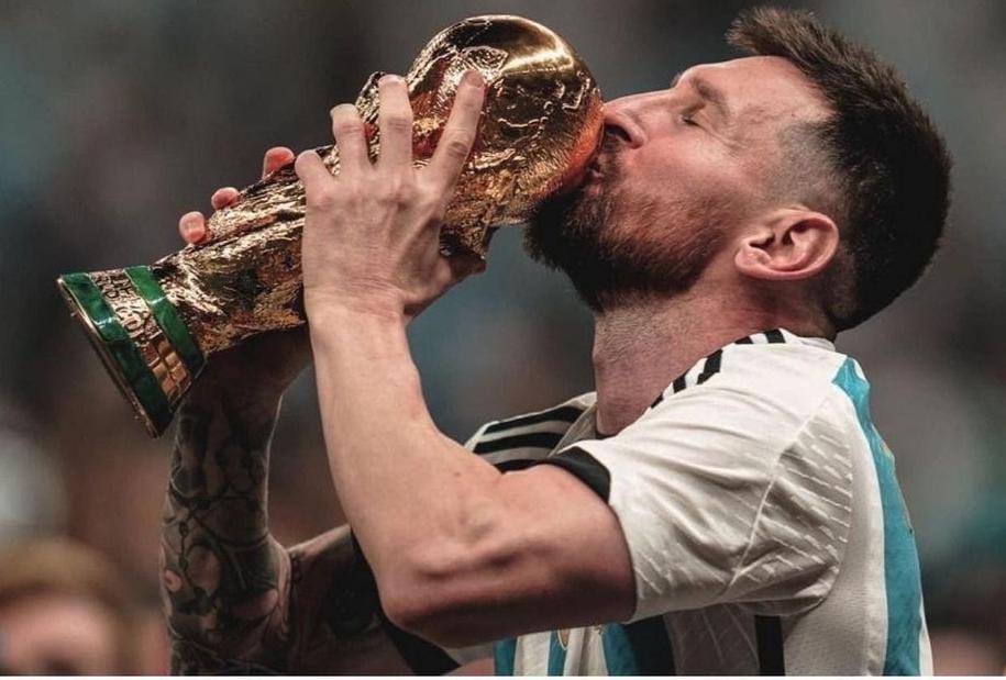 Лионель Месси признали лучшим футболистом 21 века