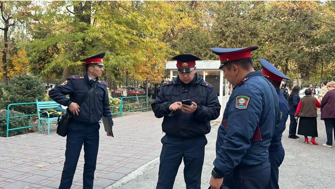 Бишкекте мектептерде милиция күчөтүлгөн тартипте иштеп жатат