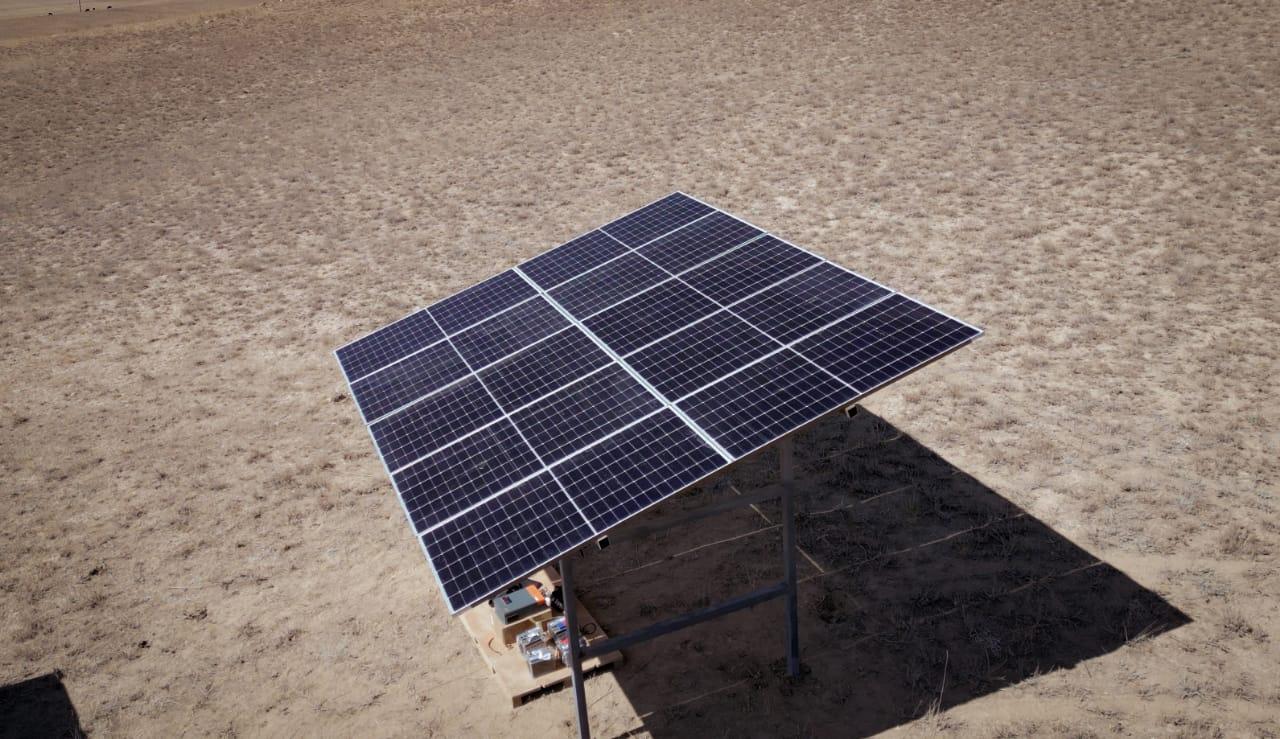 Күн панелдери астына клубника да өстүрөбүз. Баткенде уникалдуу "Агровольтайка" долбооруна старт берилди. 
&nbsp;